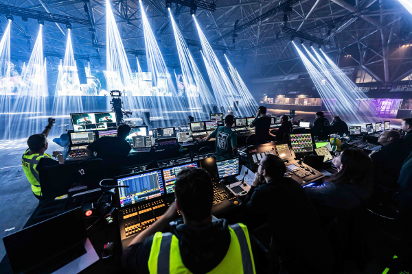 Corporate event venue and production crew by Max AV Production