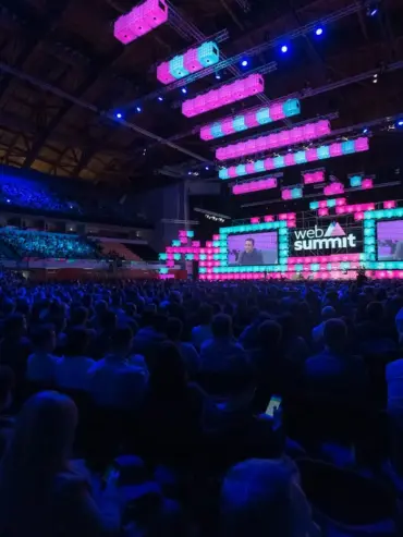 max-av-large-conference-stage